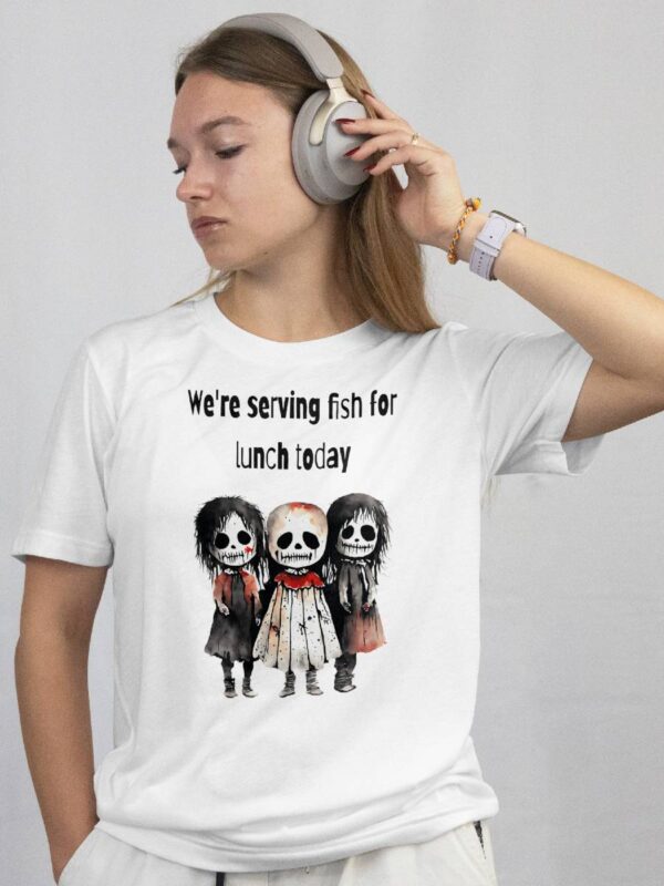 Serving fish for lunch today T skjorte