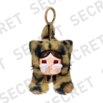 Labubu Wild but Cutie Secret Edition plysj vedheng i leopardmønster