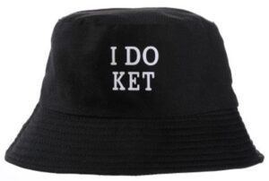 I do ket bøttehatt