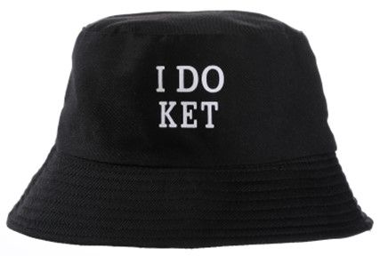 I do ket bøttehatt