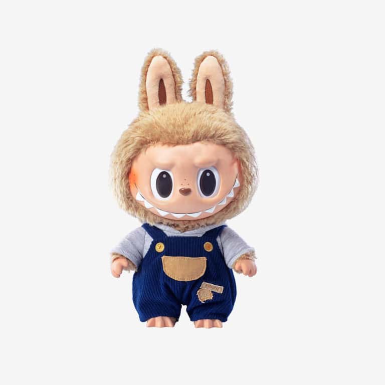 Labubu Time to Chill 37 cm vinyl plysjdukke i denimgenser