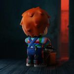 Hirono X Chucky figur sett bakfra med oransje hår