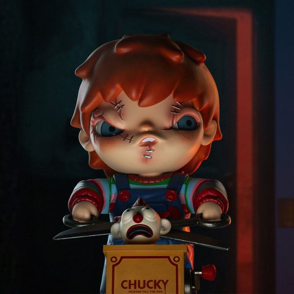 Hirono x Chucky samlefigur som en jack-in-the-box-dukke