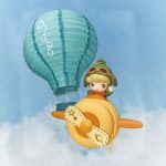 Dimoo figur i fly med luftballong mot blå himmel