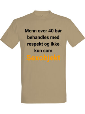 Menn over 40 – Fet t-skjorte med drøy humor | Morsom gave
